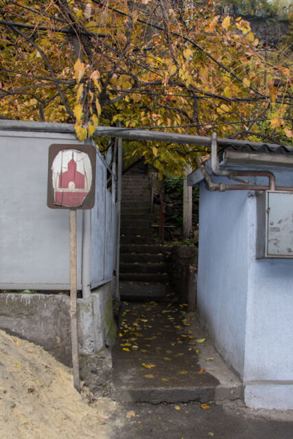 entrance-to-the-convent-Mgvimevi