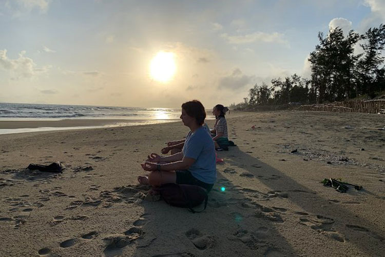 01ryv-meditation-on-the-beach