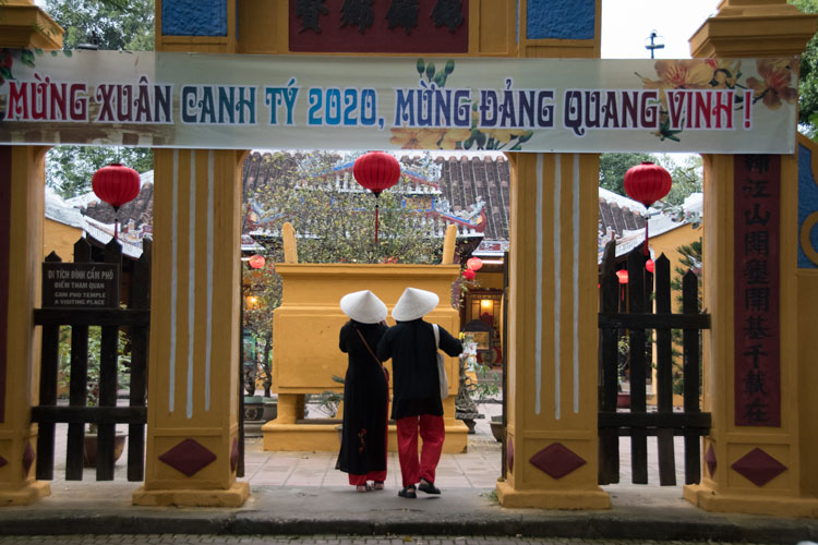 hoi an old town cam pho temple