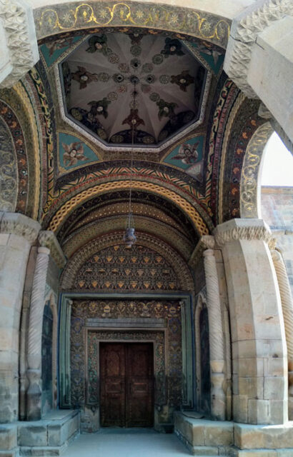 main-entrance-cathedral-Echmiadzin