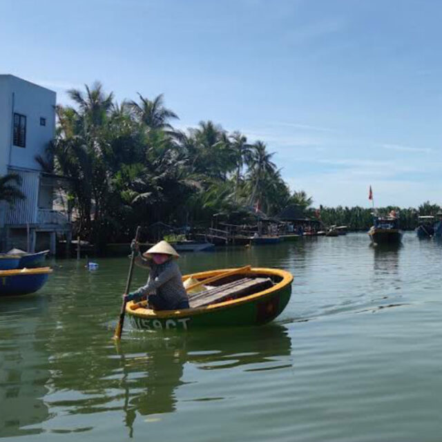 basket-boat-ride-in-vietnam