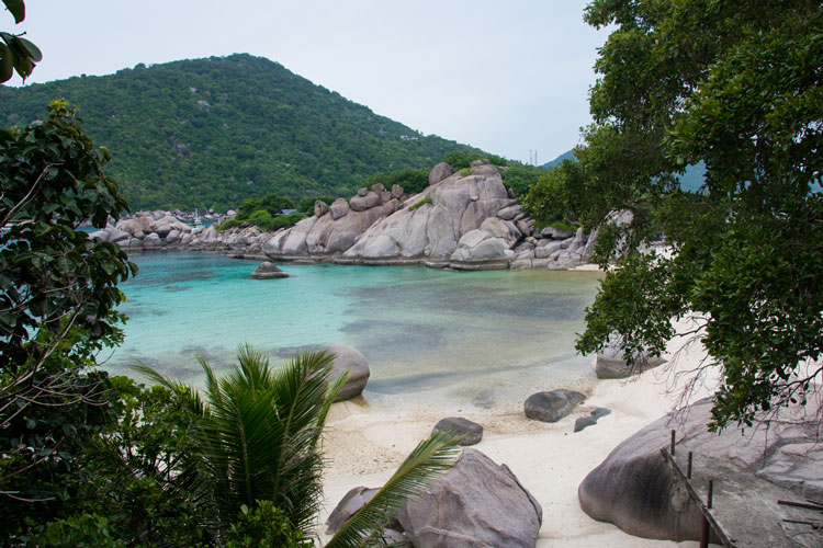 beach-in-koh-nang-yuan