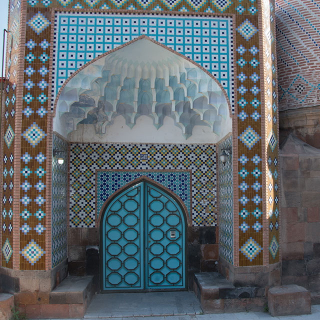 puerta-trasera-mezquita-azul-erevan