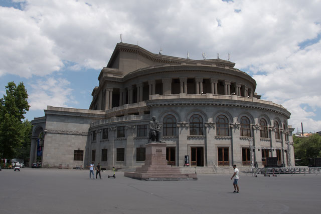 teatro-de-la-opera-armenia