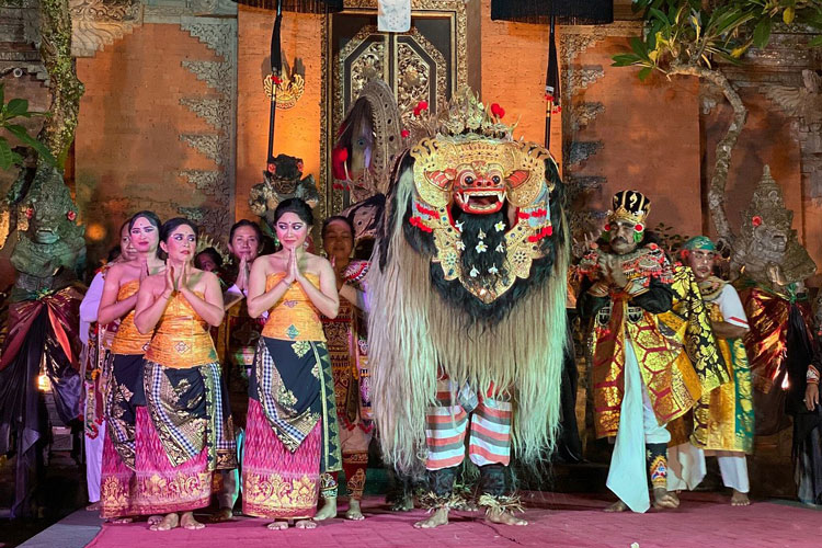 danza-en-el-palacio-de-ubud