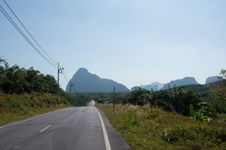 carretera-en-phang-nga---conducir-moto-en-tailandia