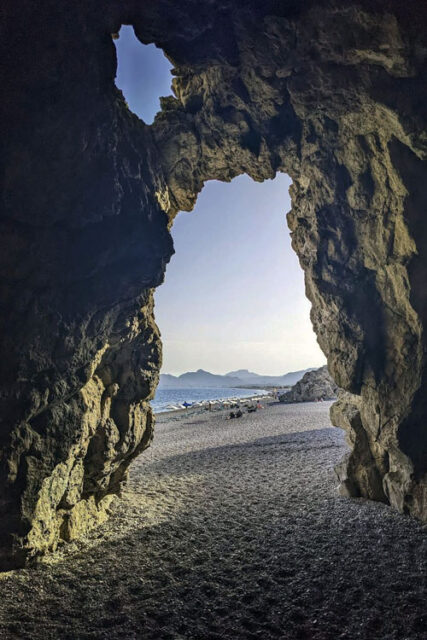 cueva-playa-traganou-rodas