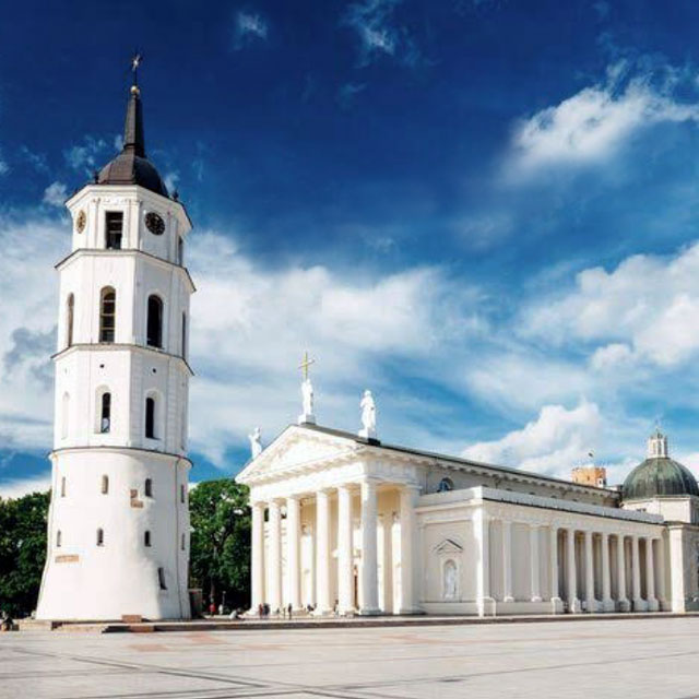 vilnius-cathedral-square