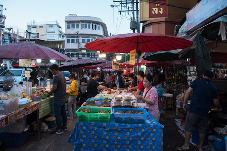 mercado-nocturno-warorot