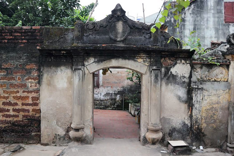 puerta-Mong-Phu-en-duong-lam