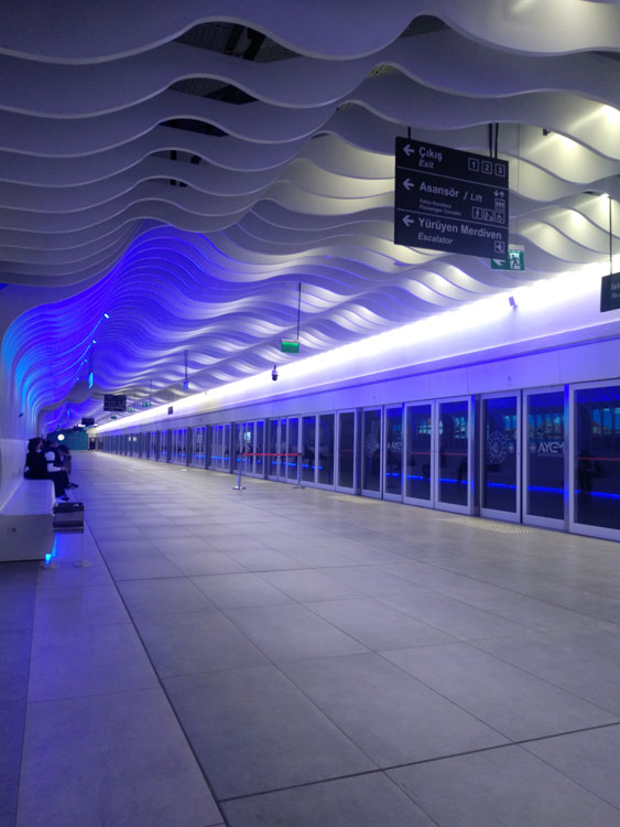 anden-metro-estambul-aeropuerto