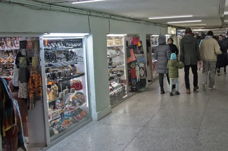 mercado-paso-subterráneo-liberty-square-tiflis