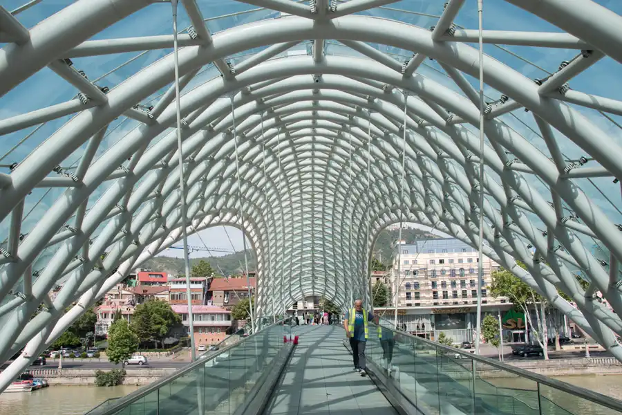 puente-de-la-paz-tiflis