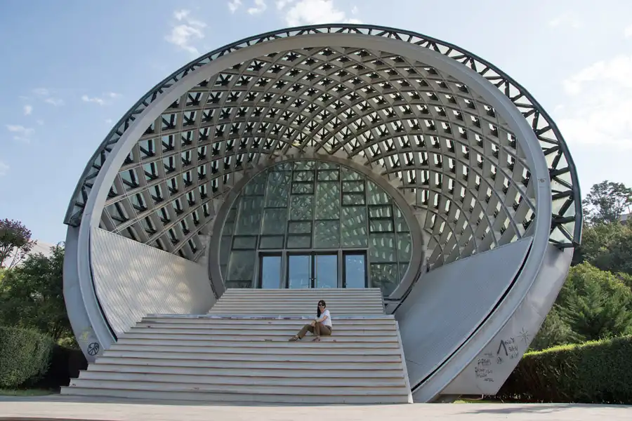 sala-de-conciertos-rike-tiflis